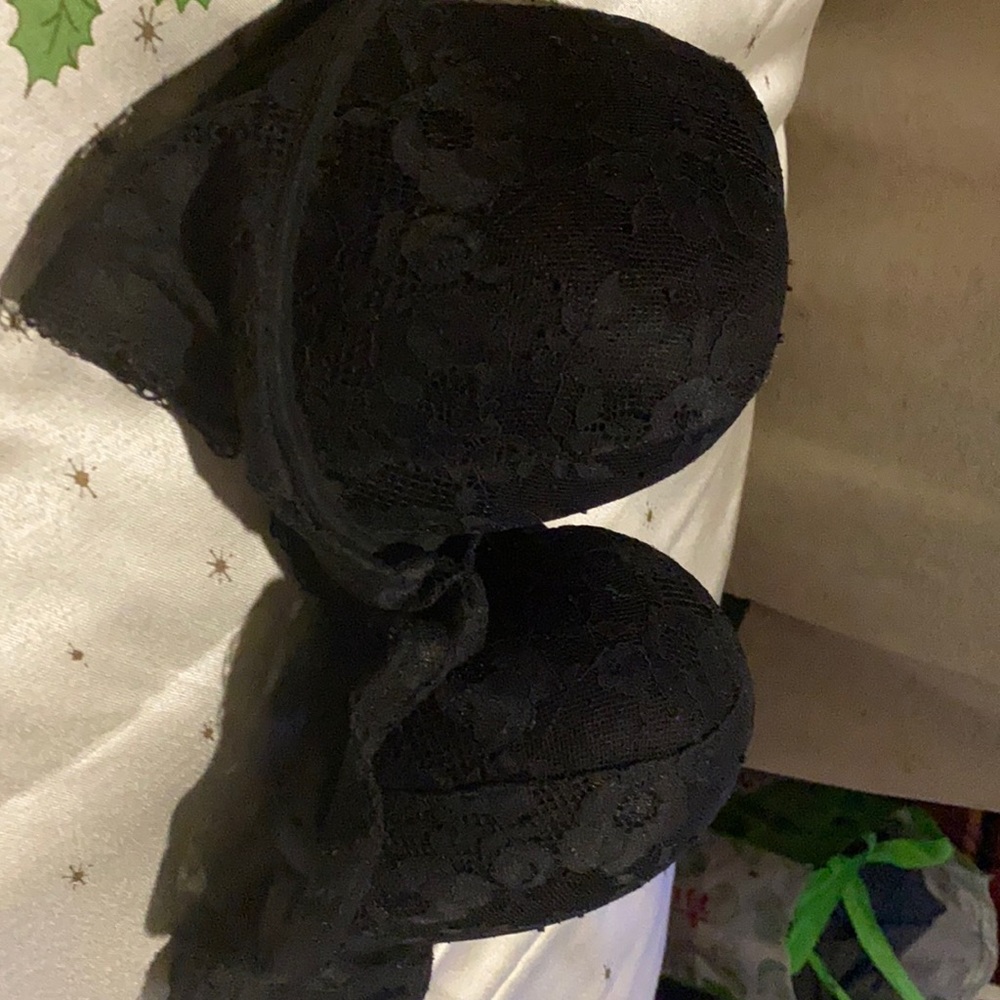 Victoria’s Secret black lace bra